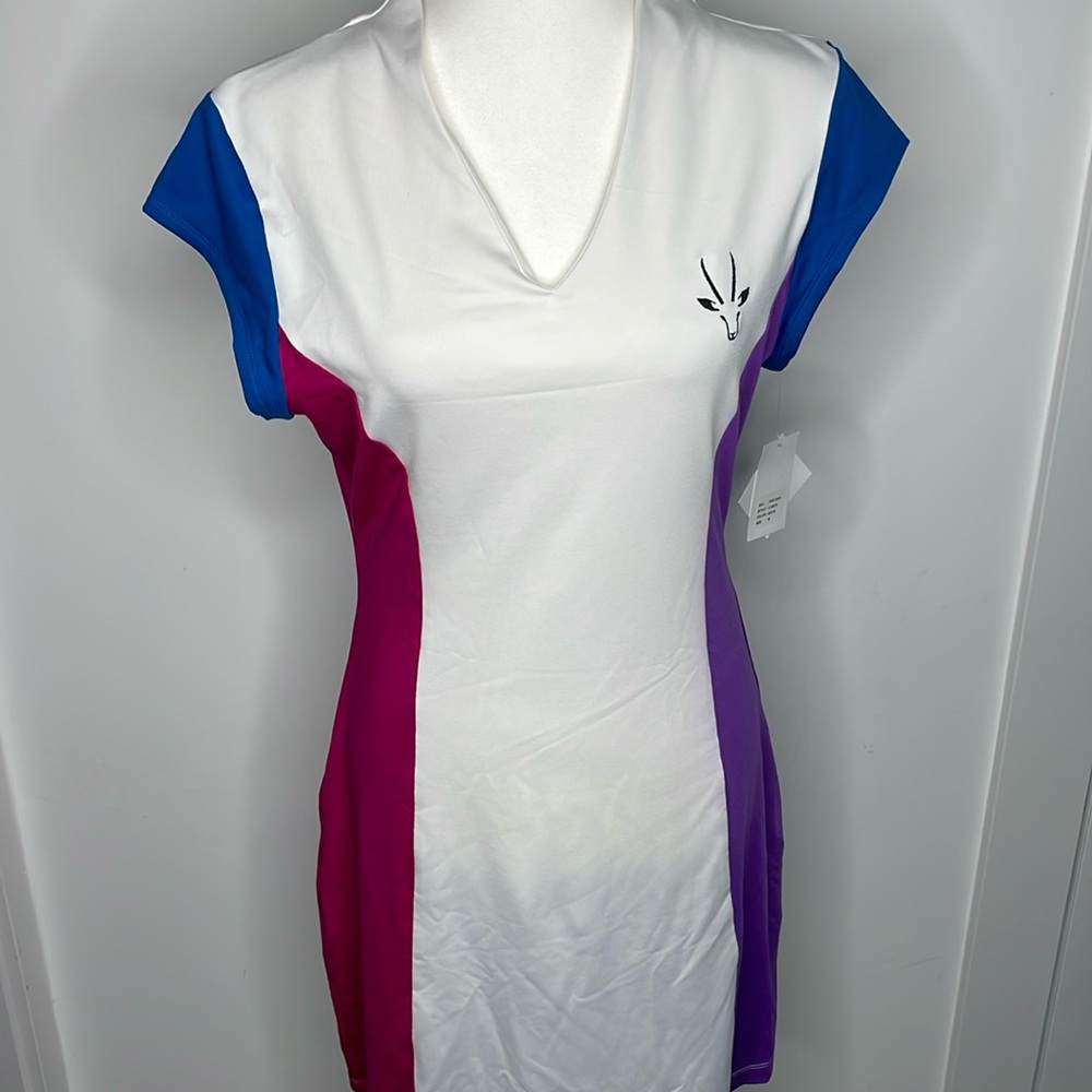 Roaming Dhabi Design•NWT•Golf/Athletic Dress with U-Neck•Women’s Size Medium